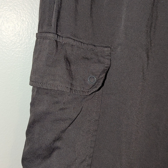 Torrid Challis Wide Leg Cargo Pants, size 0 (12) - Picture 4 of 8